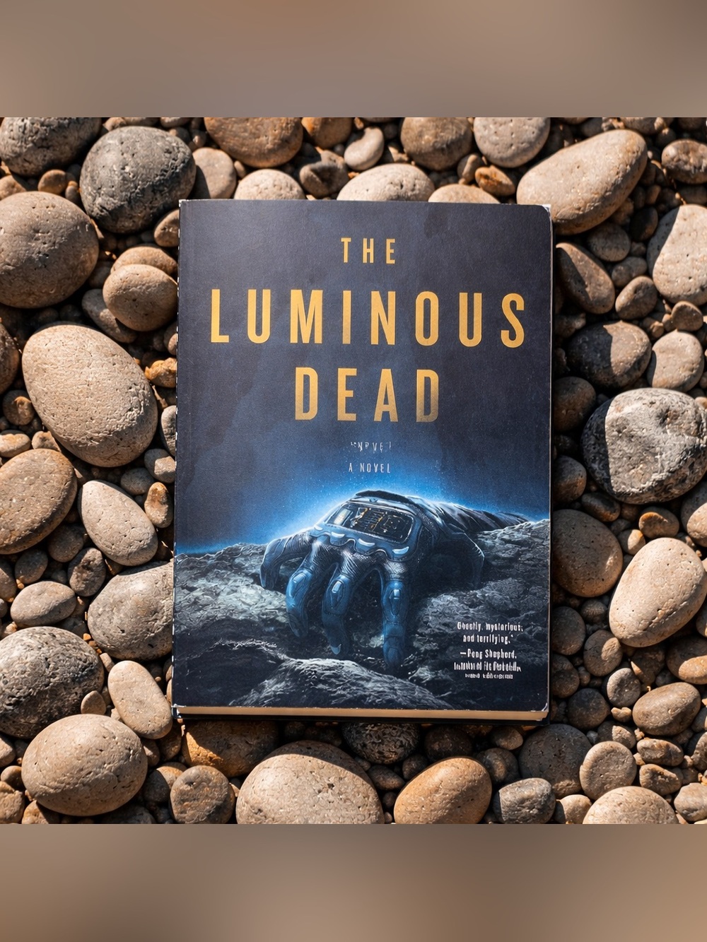 The Luminous Dead By Caitlin Starling- A sapphic thriller 🏳️🌈